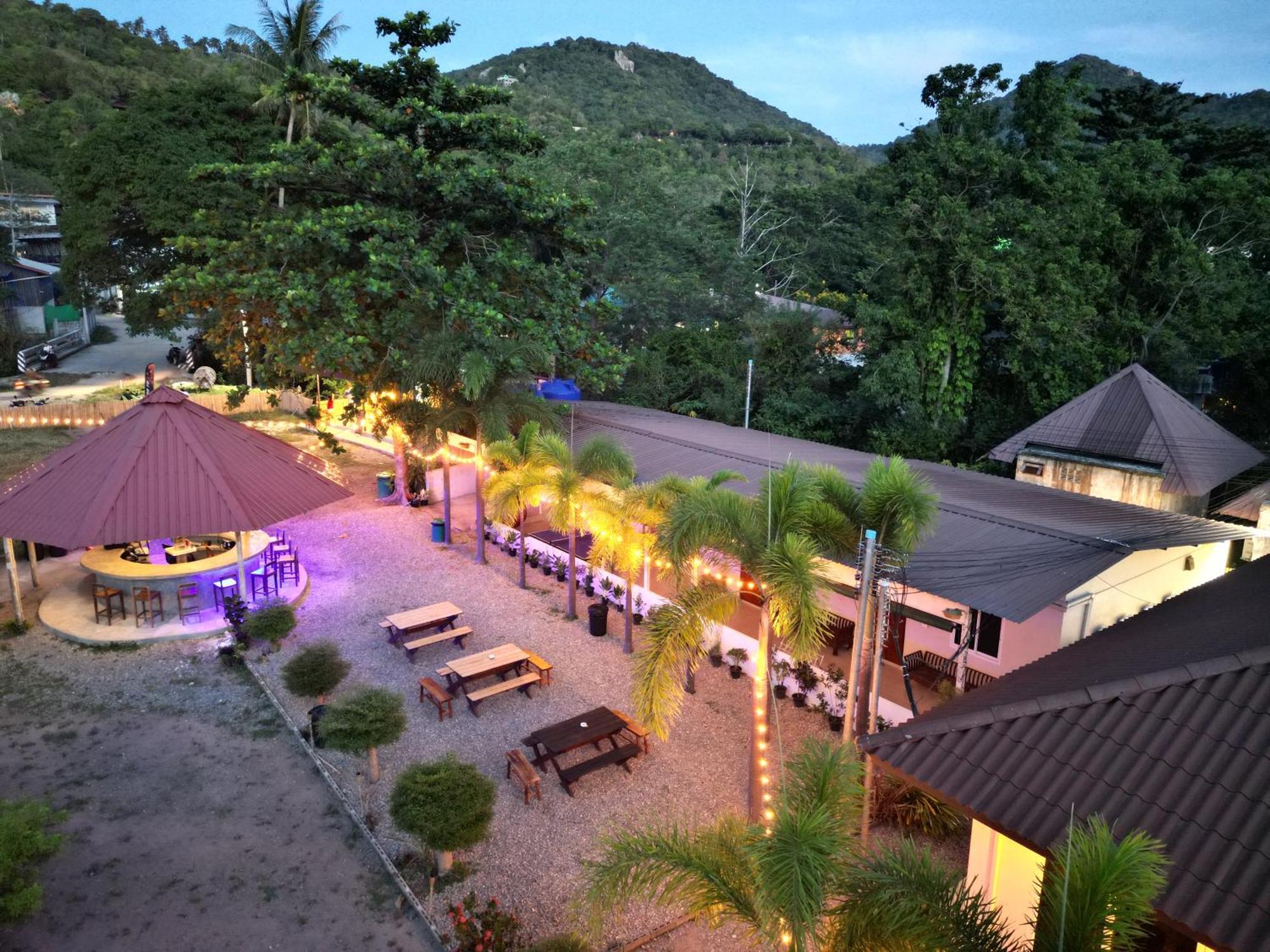 Escape Divers - Jungle Hostel And Dive Centre Ko Tao Exterior foto